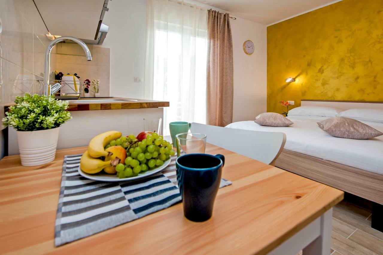 Apartment And Studio Tereza Ровинь Экстерьер фото